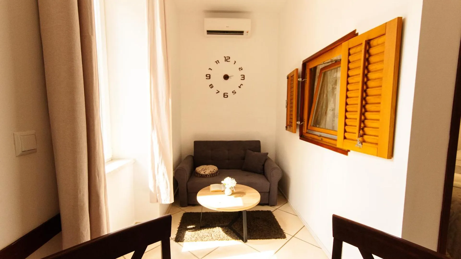 Tres Jolie Central Apartment Near Theatre & Beach Split
