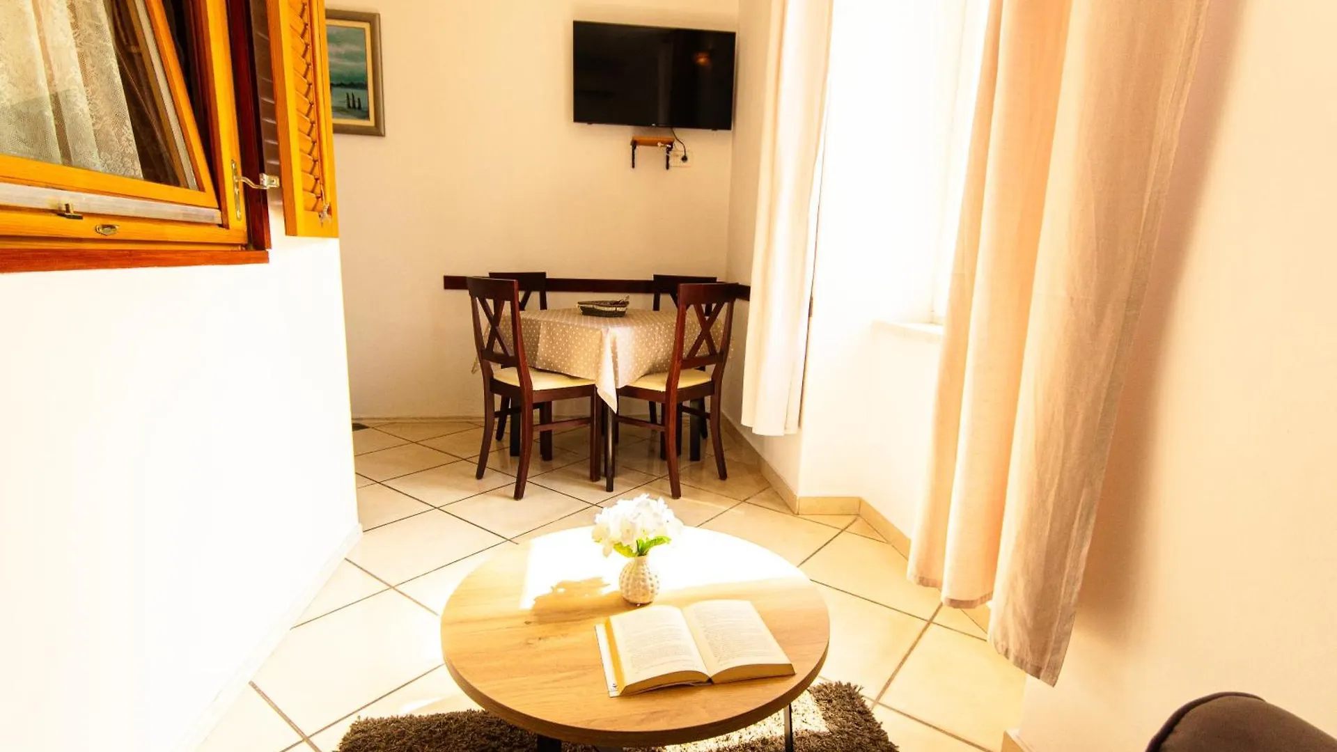 Tres Jolie Central Apartment Near Theatre & Beach Split